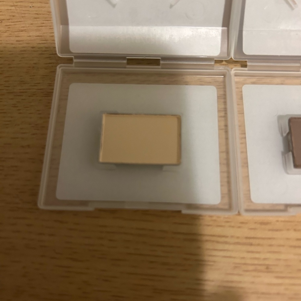 Mary Kay Gold Eyeshadow Palette - Picture 9 of 9